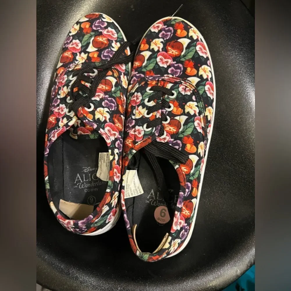 Alice in Wonderland Pansy Print Sneaker - Disney Target RARE Womens 9